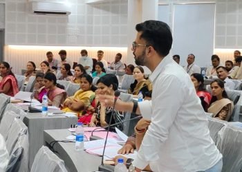 ‘दप्तर जपा, इमारती तपासा अन् रिक्त पदे भरा’; पृथ्वीराज माने यांचा प्रशासनाला दणका!
