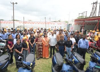 चव्हाण ऑटोमोबाईल्सकडून १५१ इलेक्ट्रिक वाहनांचे वितरण; ग्राहकांचा उत्स्फूर्त प्रतिसाद