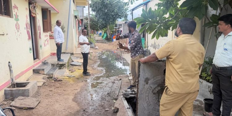 घाण पाण्याची समस्या सुटली; नगरसेवक जमादारांच्या तत्परतेने कामाला सुरुवात..