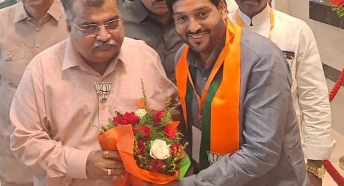 सोलापुरात भाजपची संघटनात्मक रणधुमाळी; प्रदेशाध्यक्ष रवींद्र चव्हाण यांचे जंगी स्वागत