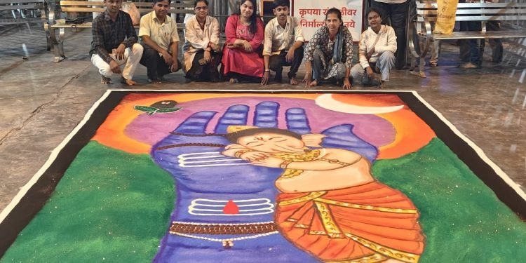 सिद्धरामेश्वर मंदिरात रंगीबेरंगी रांगोळीतून साकारला ‘मोरया’