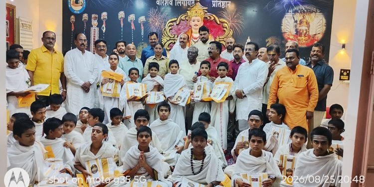 ८१ जंगम बटूंना मडी वस्त्र प्रदान