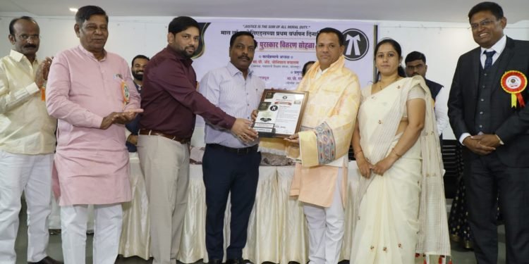 न्यायाच्या लढ्याला समाजसेवेची साथ; ‘विधिमित्र’ पुरस्काराने गुणवंतांचा गौरव