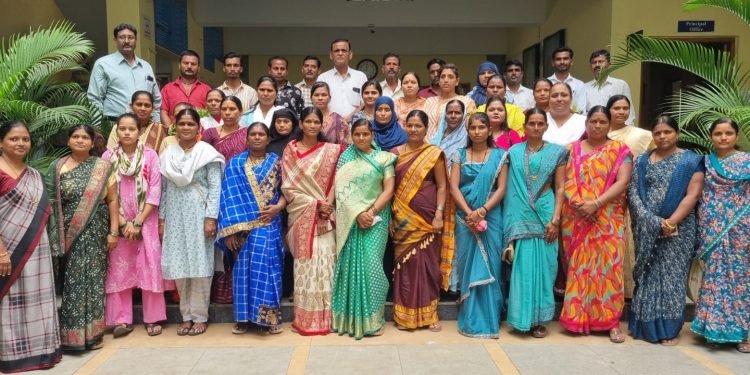 लेकच्या शिक्षणविश्वात आईचीही ‘एन्ट्री’; संवादातून विश्वासाचा अनुबंध