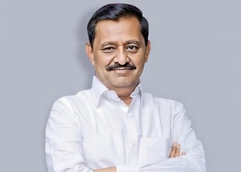 सचिवांच्या बदल्यांना देशमुखांचा विरोध; तातडीने आदेश रद्द करण्याची मागणी