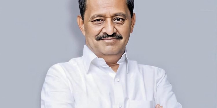 सचिवांच्या बदल्यांना देशमुखांचा विरोध; तातडीने आदेश रद्द करण्याची मागणी