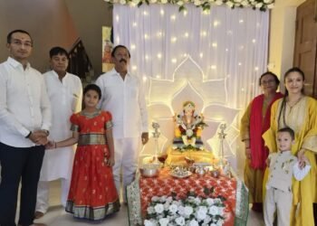 आमदार विजयकुमार देशमुखांच्या घरी गणराय विराजमान!