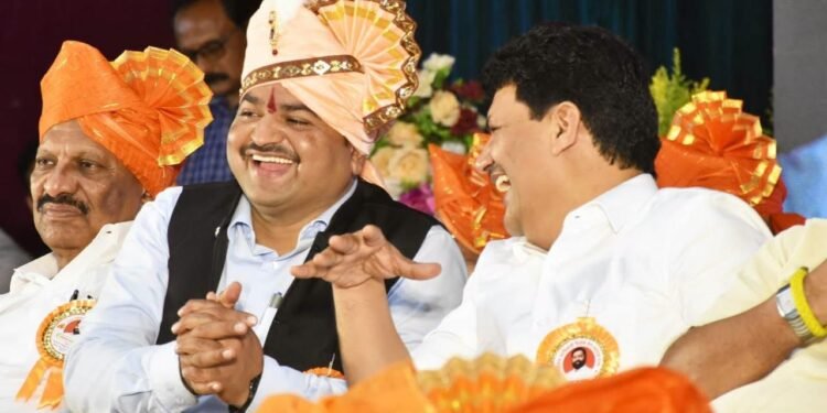 शिक्षकांच्या आरोग्याला ‘कॅशलेस’ आधार ; मंगेश चिवटेच्या मागणीला शासनाचा सकारात्मक प्रतिसाद