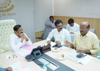 लिंगायत दफनभूमीसाठी ; वनमंत्री गणेश नाईक देणार जमीन