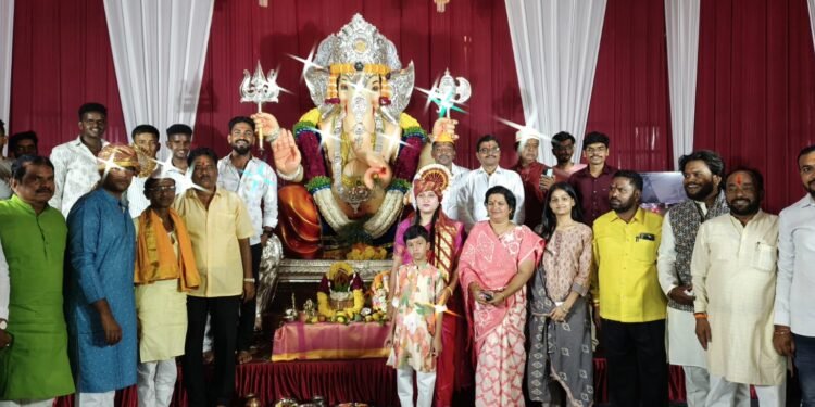 ओम गर्जना मंडळात गणरायाची विधिवत प्राणप्रतिष्ठा संपन्न..