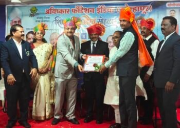 ज्ञानसेवेचा सन्मान; प्रा. सतीश काळेंना ‘आदर्श शिक्षक’ पुरस्कार