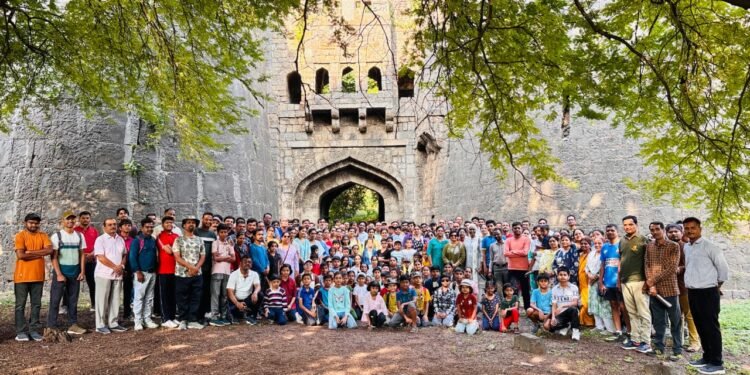 किल्ला पाहिला नव्हे, इतिहास अनुभवला ; पर्यटन दिनी सोलापूरकर ‘इतिहासात’ रमले