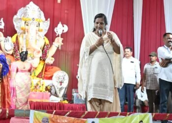 ओम गर्जना मंडळात ‘लोकसंवाद २०२६’ अंतर्गत शासकीय योजनांची माहिती