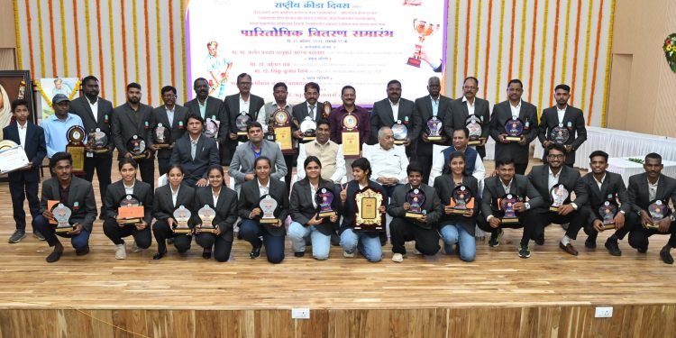 विद्यापीठांच्या अभ्यासक्रमात ‘क्रीडा’ विषयाचा समावेश व्हावा