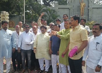 निकालाचा सस्पेन्स कायम; हर्षदांच्या आघाडीने कार्यकर्त्यांना हर्ष!