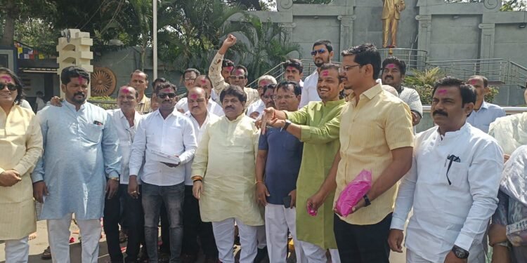 निकालाचा सस्पेन्स कायम; हर्षदांच्या आघाडीने कार्यकर्त्यांना हर्ष!