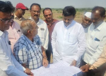 गाव विकण्याची वेळ का आली? तुळशीच्या व्यथांना सुभाषबापूंची भेट!