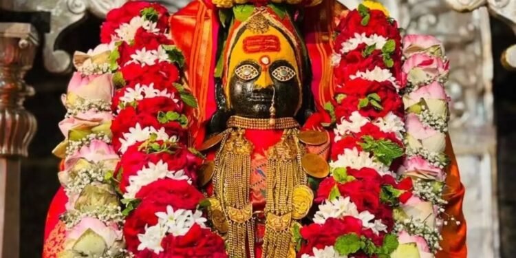 आई तुळजाभवानी सिंहासनावर विराजमान; मंदिरात भक्तिमय घटस्थापना!