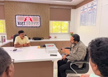 डीपी वारंवार जळतात; शेतकऱ्यांना दिवसा आठ तास वीज द्या ; इंद्रजीत पवार