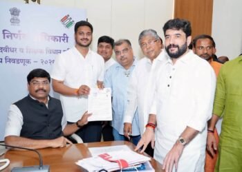पुणे विभागात महायुतीचे शक्तिप्रदर्शन; जाधव-गावडे यांचे अर्ज दाखल!