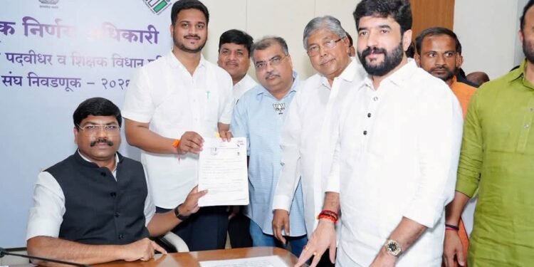 पुणे विभागात महायुतीचे शक्तिप्रदर्शन; जाधव-गावडे यांचे अर्ज दाखल!