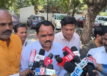 चिवटेंची माघार, १० हजार शिक्षकांचा बहिष्कार! पुणे शिक्षक मतदारसंघात नाराजीचा भडका..