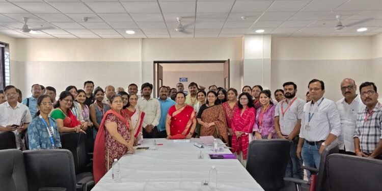 सोलापुरात बोगस डॉक्टरांविरुद्ध ‘मिशन मोड’; नीलम गोऱ्हे  यांनी घेतली  बैठक..