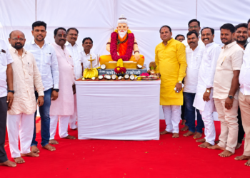 दुष्काळाचे भान, शिक्षणाला मान; वाल्मिकी जयंतीतून कोळी समाजाचा नवा आदर्श!