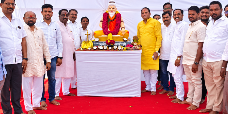 दुष्काळाचे भान, शिक्षणाला मान; वाल्मिकी जयंतीतून कोळी समाजाचा नवा आदर्श!
